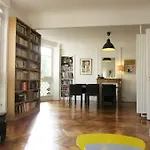 Charme Vaugirard Procession Citycosy